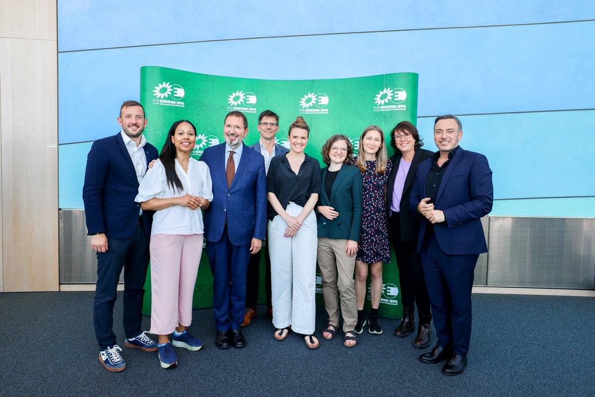 Our new vice-presidents!🎉

Congrats to <a href="/DianaRibaGiner/">Diana Riba i Giner</a>, <a href="/Kira_MPH/">Kira M. Peter-Hansen</a>, Alice Bah Kuhnke, <a href="/marietouss1/">Marie Toussaint 🌍🌏</a>, <a href="/SLagodinsky/">Sergey Lagodinsky</a>, <a href="/ignaziomarino/">Ignazio Marino</a> &amp; <a href="/VSinkevicius/">Virginijus Sinkevičius</a>.

They make our leadership team with our co-presidents <a href="/TerryReintke/">Terry Reintke</a> &amp; <a href="/BasEickhout/">Bas Eickhout</a>.

Ready to tackle the far-right &amp; defend democracy!
