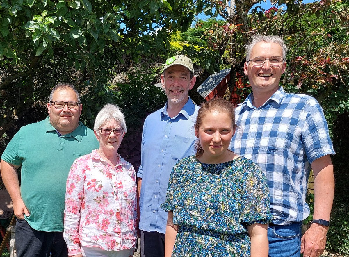 Great day of doorknocking today. Lots of people saying they were voting Green.

It's not every day that you meet up with environmental legend <a href="/jonathonporritt/">Jonathon Porritt</a>.