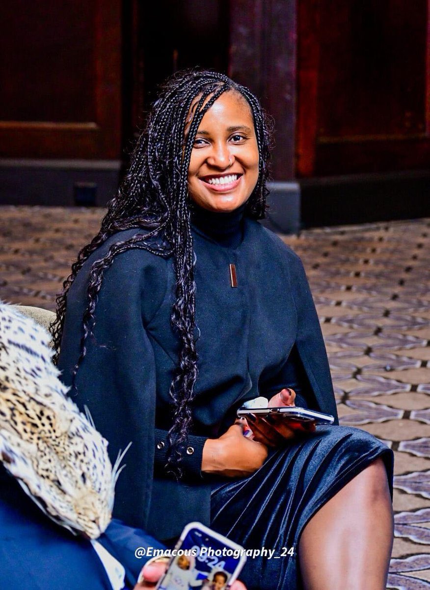 mpilohpakathi13's tweet image. Anc cabinet         Vs  Mk Cabinet 

Old age home       Vs Fresh blood 🩸😎