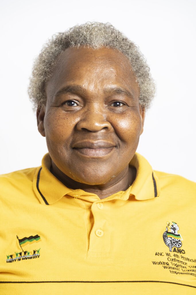 mpilohpakathi13's tweet image. Anc cabinet         Vs  Mk Cabinet 

Old age home       Vs Fresh blood 🩸😎