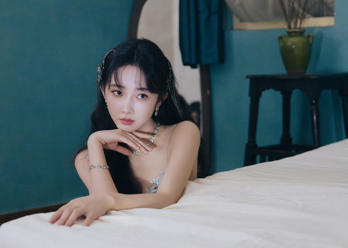 xuanlufanpage's tweet photo. 240624 #XuanLu studio 

“The moment when every ribbon dance, it’s the sunny day of dream”

#TencentConference
#2024TencentVideoDramaParty 

#宣璐 #선로 
1/2 https://t.co/VP5jrAqgVQ