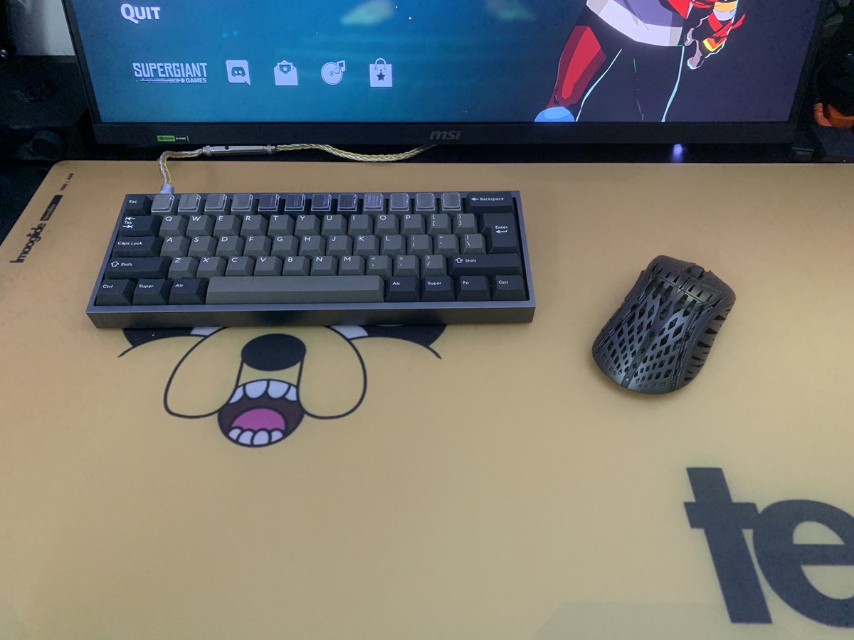 tedd1ez's tweet photo. Does it come in gray ? https://t.co/elexeMEtni