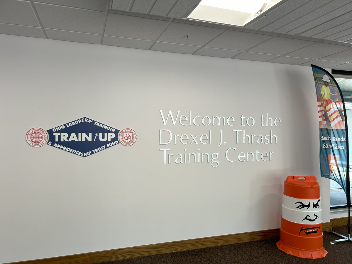 HelmetsHardhats's tweet photo. It's #TrainingCenterTuesday! βοΈπ·π·ββοΈ Executive Director Martin F. Helms & Military Liaison/Ohio Regional Manager Joseph Osborn recently toured the Ohio Laborers Statewide Apprenticeship Training Center as part of their Ohio JATC blitz.
πΈ Check out the photos from their visit! https://t.co/TYVSQT60Gi