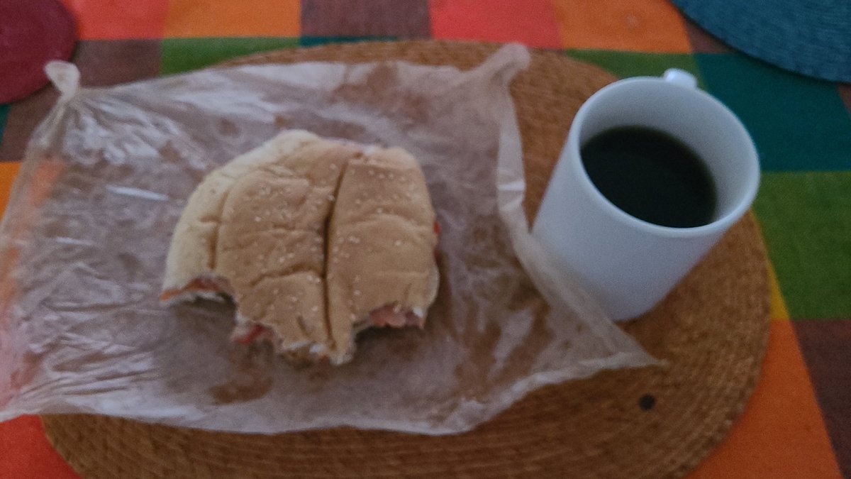 el_gallit0's tweet image. Ese patas!!! ✌️
disfrutando las rolitas con  tortita y  café 
#PoderosaChapata