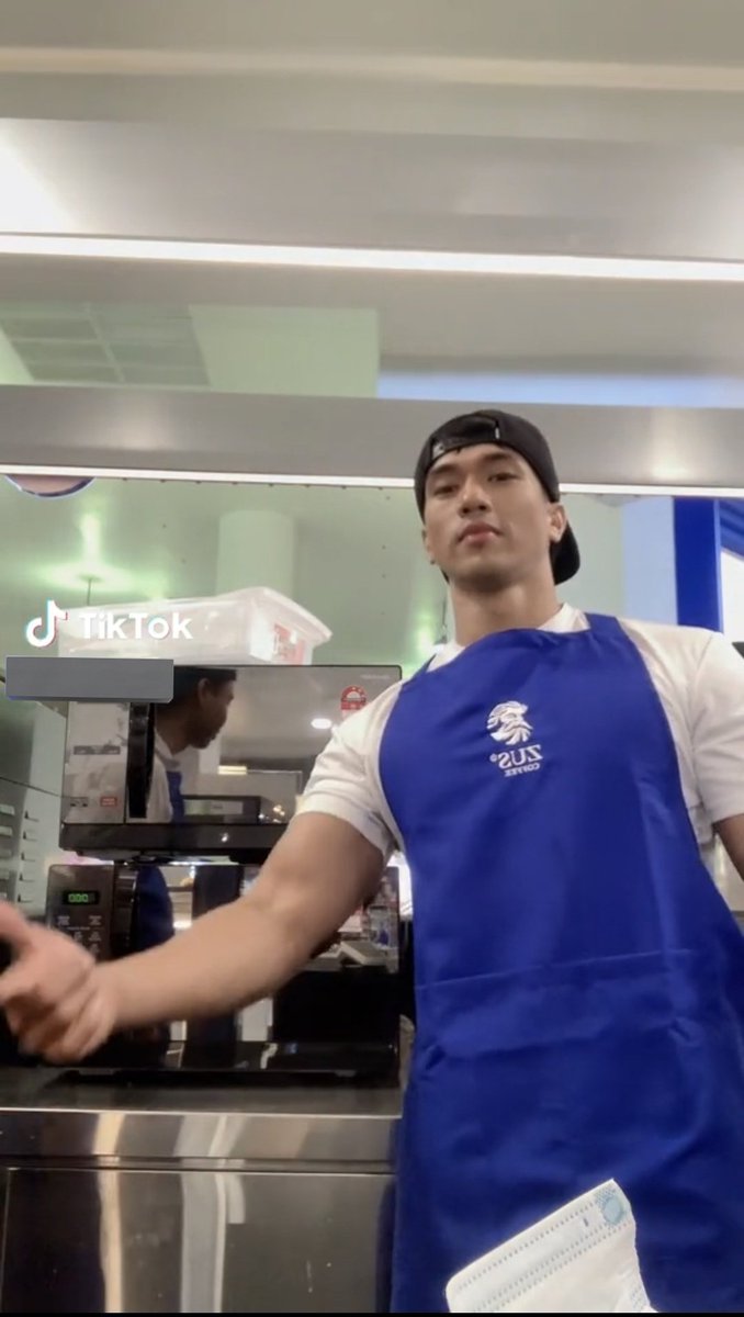 adamdapdapdap's tweet photo. Korang ingat nak mamat zus coffee yang handsome viral last year tu? Wei harini dapat tgk body dia shirtless. Padu gilaaaaa. 😍 https://t.co/O4m7OXhNSG