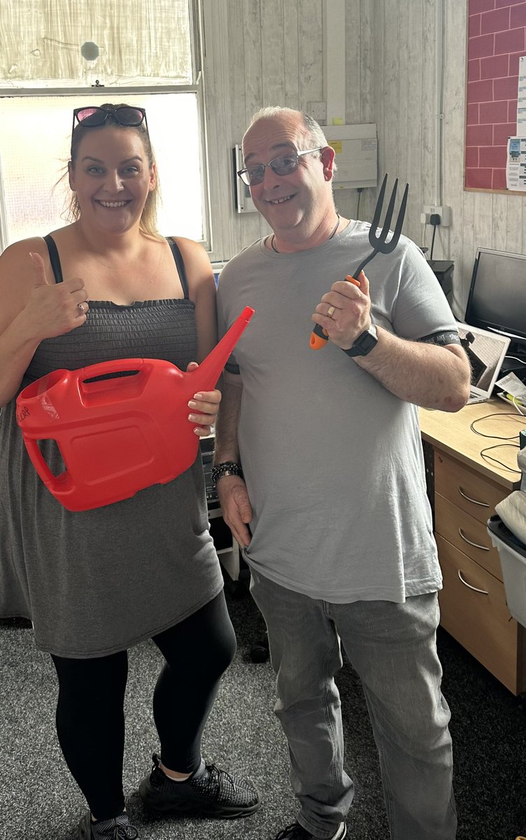 poacherline's tweet photo. Great to see Rick @NNLCRP today to talk about our activity plans, our stations and the #platformsforchange activities we have coming up over the next few weeks. Plus a cheeky stop at Gainsborough Lea Road Station https://t.co/QYH9eHIO7u
