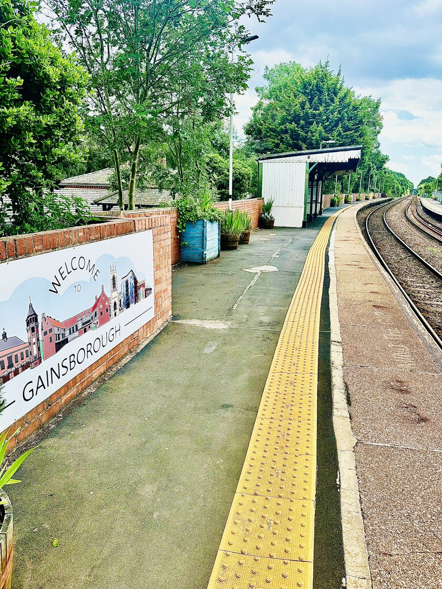 poacherline's tweet photo. Great to see Rick @NNLCRP today to talk about our activity plans, our stations and the #platformsforchange activities we have coming up over the next few weeks. Plus a cheeky stop at Gainsborough Lea Road Station https://t.co/QYH9eHIO7u