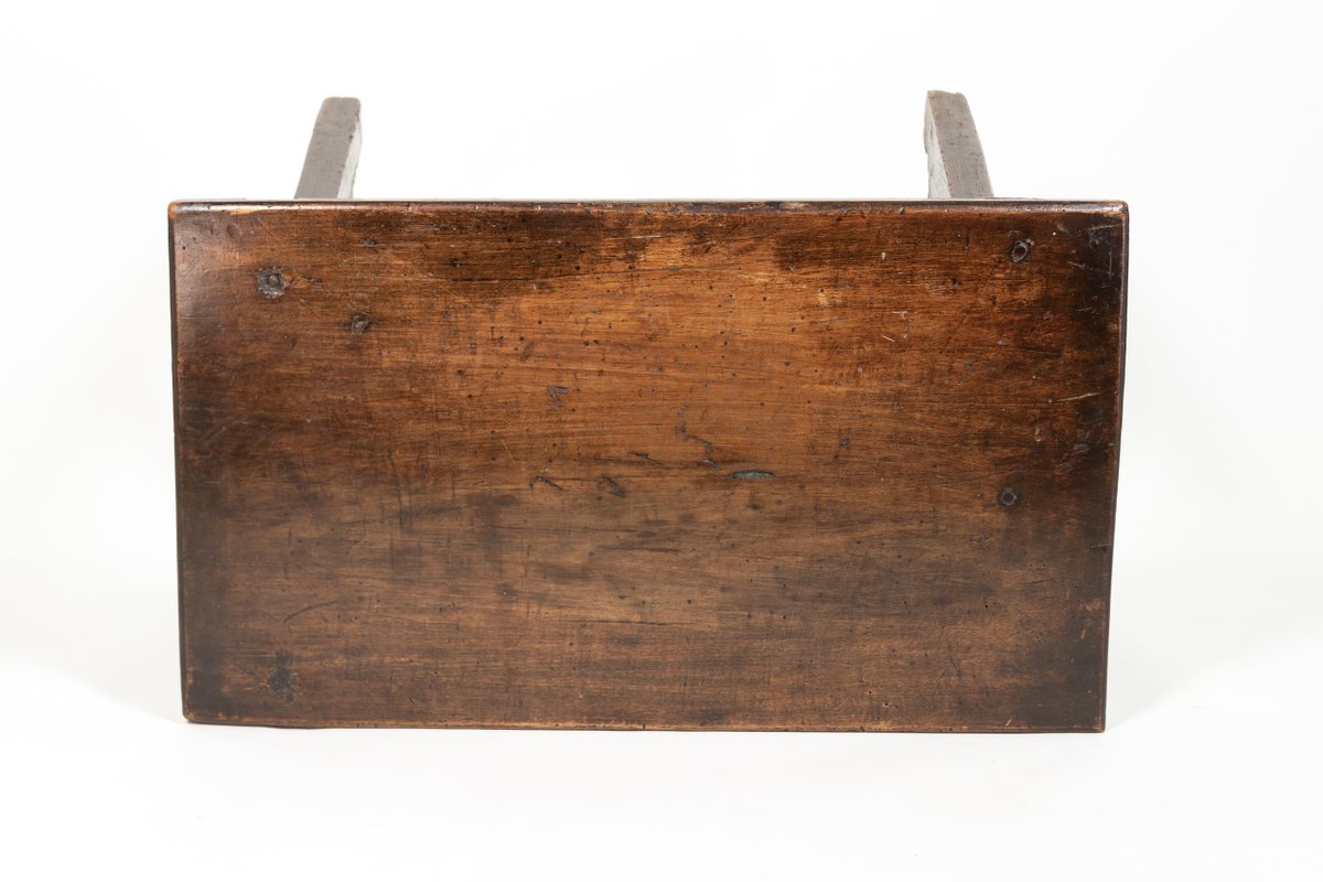 garden_court's tweet image. Small scale Spanish walnut trestle table with iron stretcher Circa 1850

height: 24.5 in. (62 cm)
width: 29 in. (74 cm)
depth: 16.5 in. (42 cm)

gardencourtantiques.com/shop/spanish-t…

#interiordesign #sanfrancisco #trestletable #antiquetable #spanishantiques #rustic #classicdecor