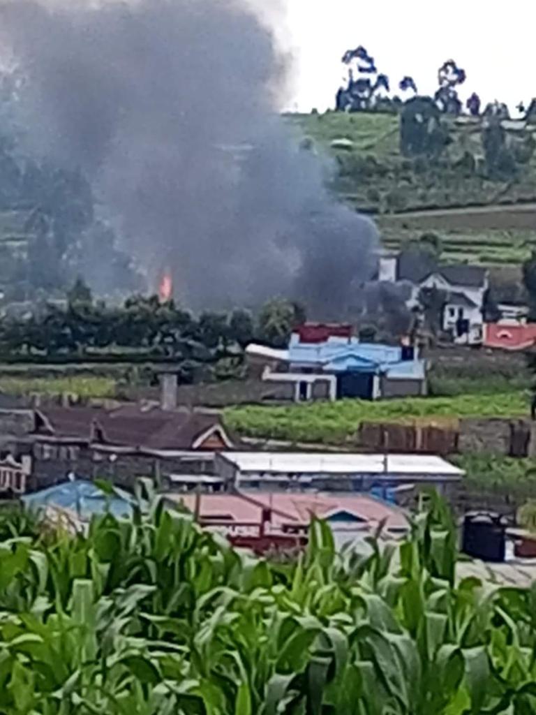 WesleyTruth's tweet photo. APPARENTLY MOLO MP KIMANI KURIA'S HOME SET ABLAZE.
whomever ako na actual images please share.
#rejectWILLIAMRUTO 
#REJECTFİNANCEBİLL2024 https://t.co/GSG0WlopZN