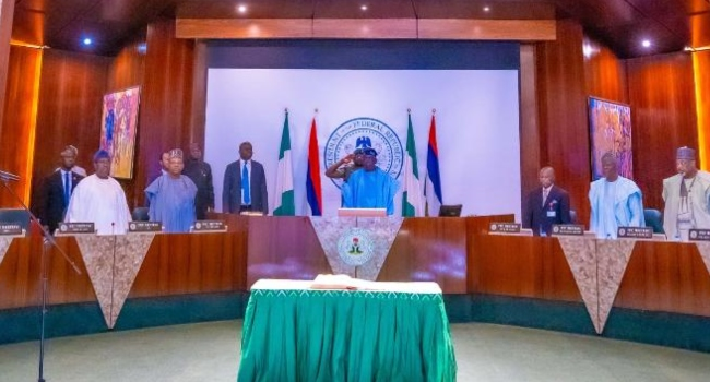 channelstv's tweet photo. JUST IN: FEC Steps Down Minimum Wage Memo For Consultations
https://t.co/qQoPHEJl92 https://t.co/c4y8KPMmcH