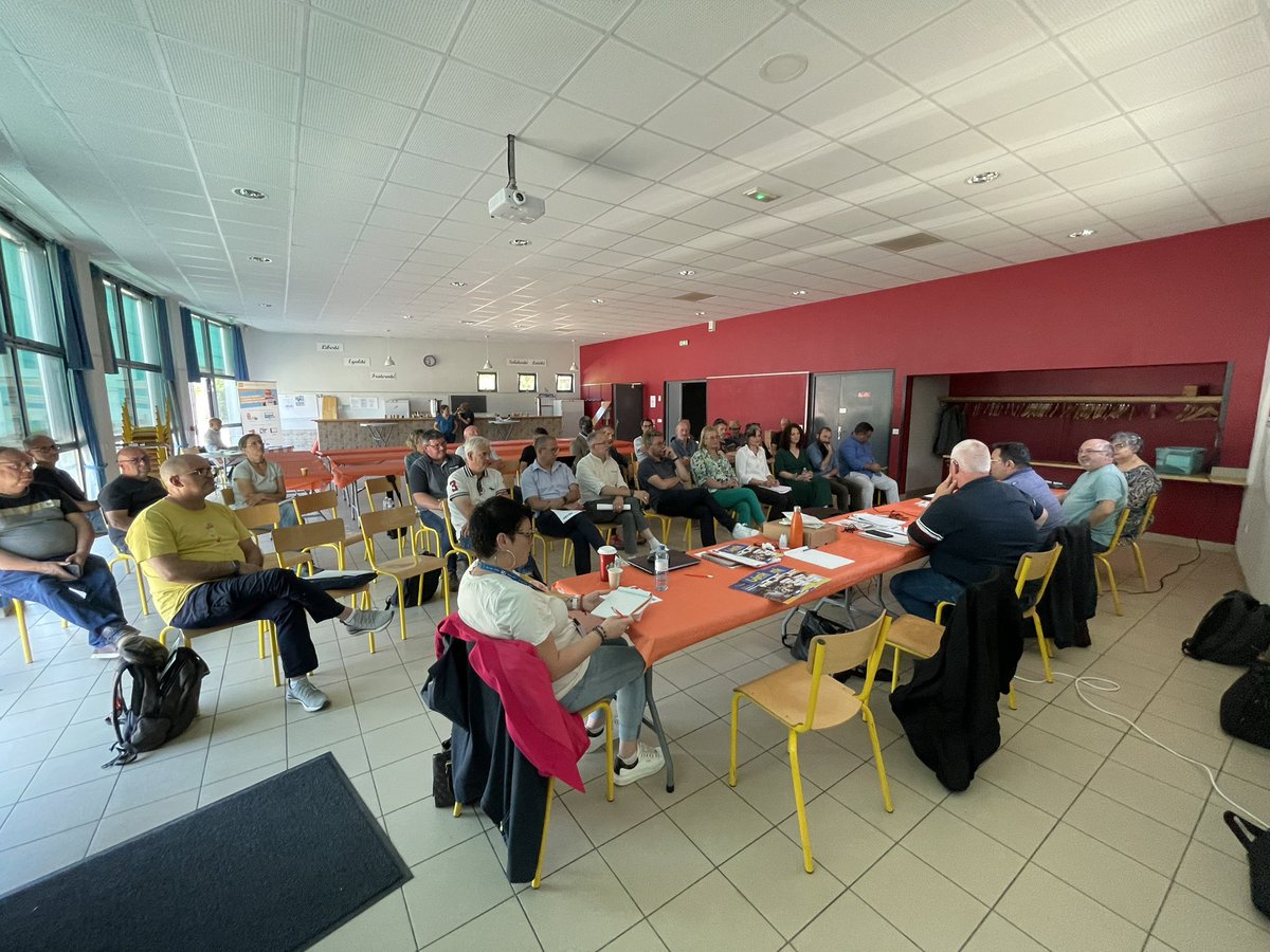 Merci au syndicat cfdt construction et bois de Loire Atlantique pour son accueil.
Des échanges avec 30 militants sur la santé au travail, des violences sexuelles et sexistes et les législatives.
Des militantes engagés et mobilisés pour faire barrage à l’extrême droite. 
#fncbcfdt