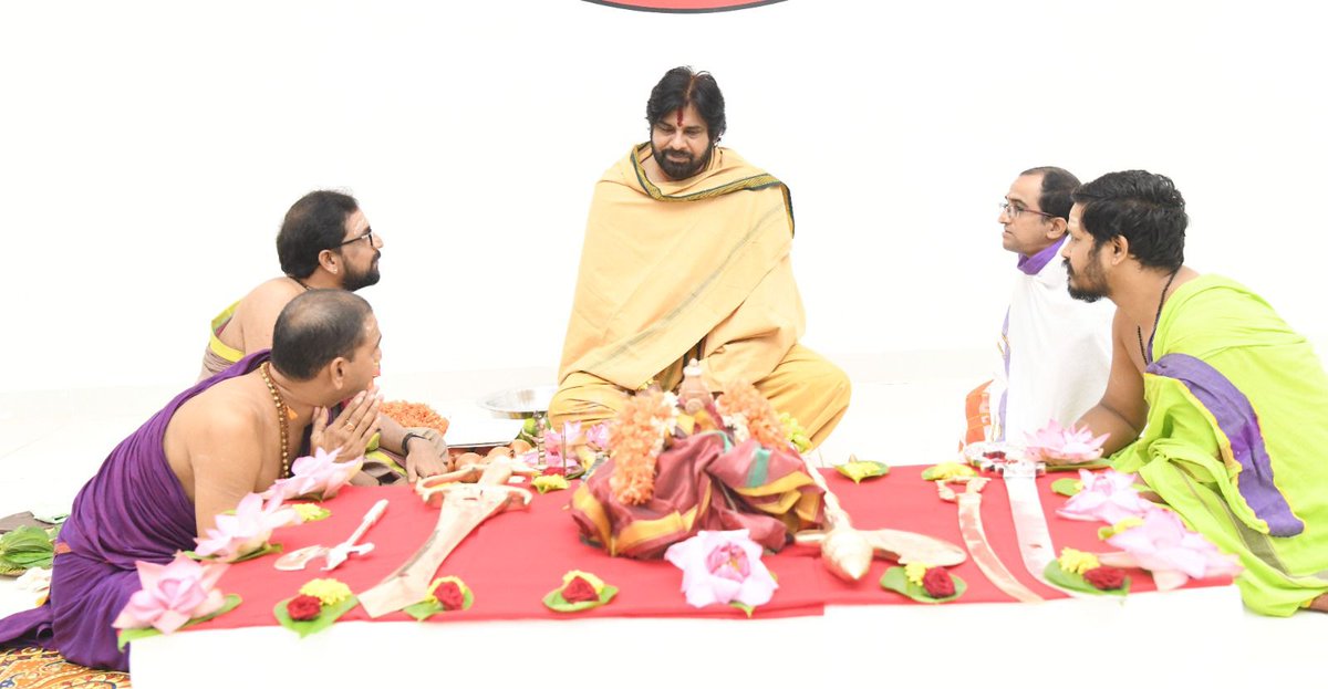 JanaSenaParty's tweet photo. వారాహి అమ్మవారి ఆరాధనతో దీక్షకు శ్రీకారం https://t.co/tA2ycTlDRl