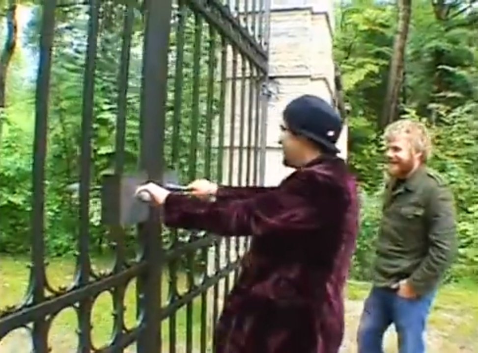 _Dat_Fuggin_Guy's tweet photo. Bam and Dunn find out Dracula's Castle is locked and there's no way to get there but on foot and not in the #Ferrari
#RandomHero #RyanDunn #BamMargera #Dracula #Romania #CKY #VivaLaBam https://t.co/EgvGl0plIO