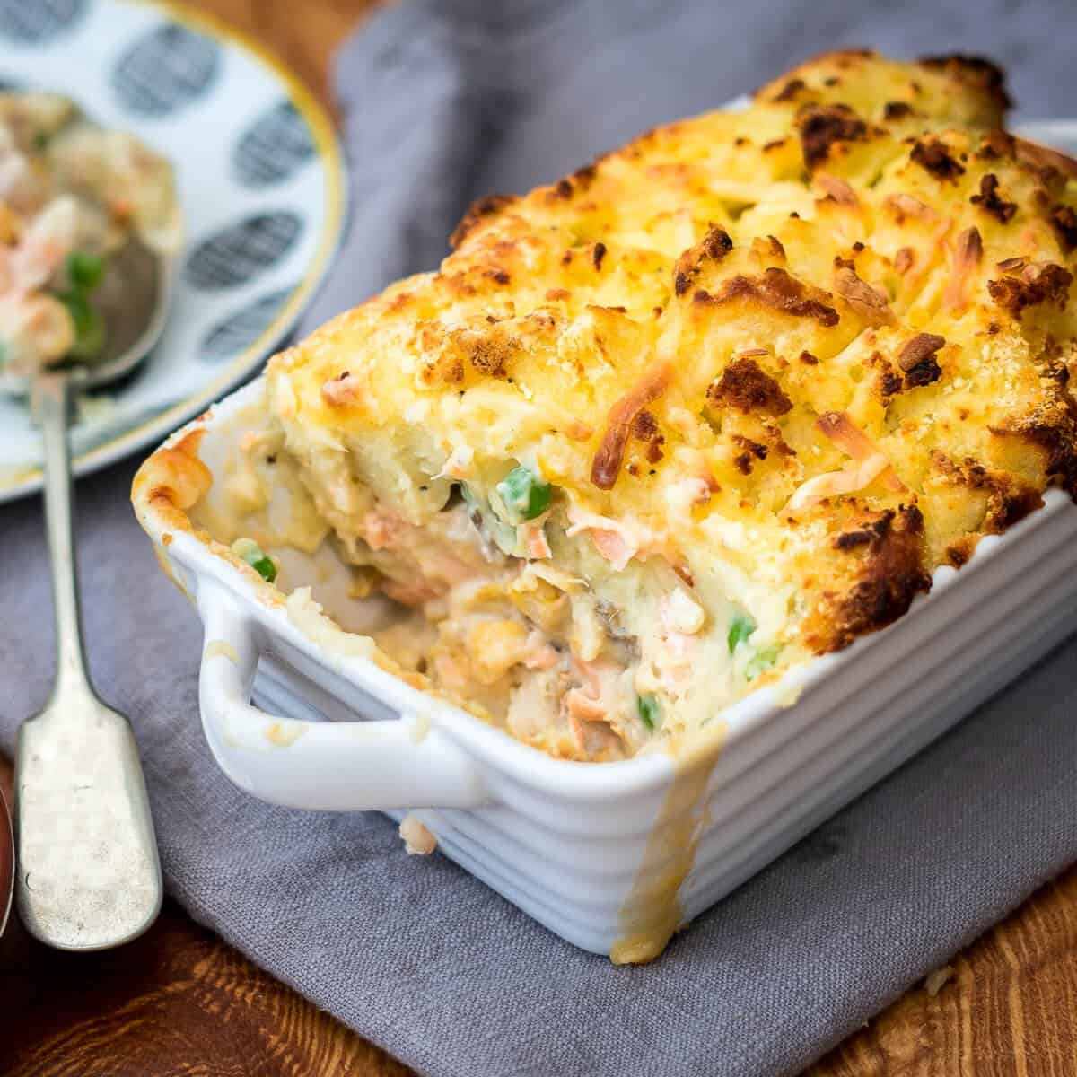 feastiful's tweet photo. Looking for a delicious Creamy Fish Pie for a weekday dinner that your family will love? 
.
https://t.co/XhAppRQXGx
.
#recipeoftheday #foodlovers #foodblogger #foodlover #foodie #cooking #foodlove #recipes  #finedining   #dinnershow #dinnerideas #dinnertime https://t.co/9sxDAF6eye