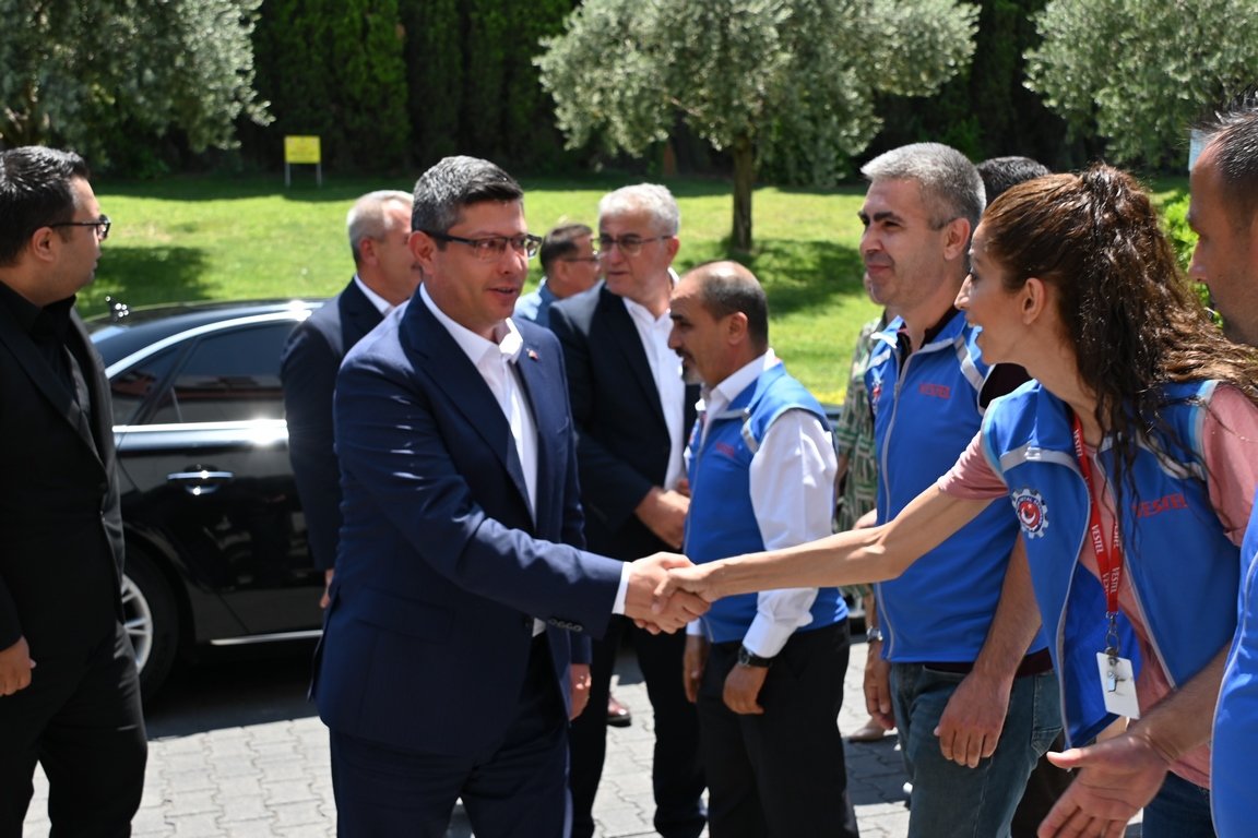 AltundagUysal's tweet image. Sendikamız çatısı altında toplanan dünya devi beyaz eşya ve elektronik fabrikası Vestel’in Elektronik Fabrikasını ziyaret ederek üyelerimizle bir araya gelip sohbet etme şansı buldum.