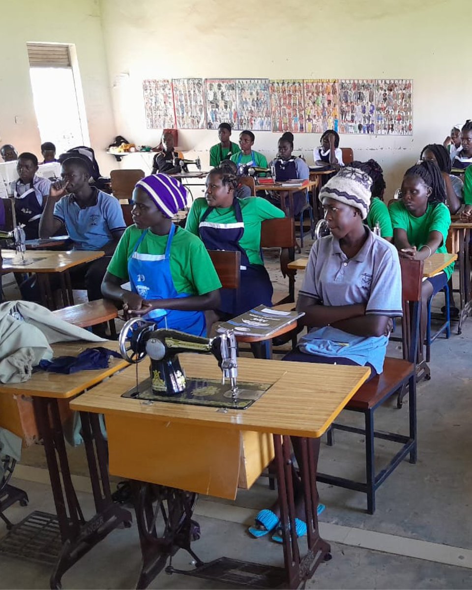 June Bee Mail out now! 🐝 Featuring Hope, disability inclusion practitioner at our partner organisation @‌TUNADO_Bees, we dive deep into her work with persons with disabilities, women and youth in Uganda mailchi.mp/beesfordevelop…