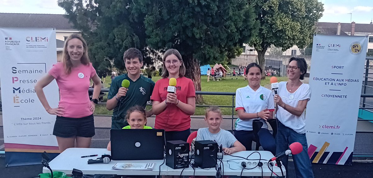 CLEMI (@leclemi) on Twitter photo 3 600 élèves et 60 reporters se retrouvent à Argentan avec l’<a href="/UGSELnationale/">UGSELnationale</a> pour la Journée Olympique :
📻Émissions en direct d'un studio radio
📸Interviews et reportages photos
🎙️Initiation à la production de podcasts
🗣️Ateliers commentaire sportif
🙏Merci au <a href="/ClemiNormandie/">EMI_Normandie</a> 3 600 élèves et 60 reporters se retrouvent à Argentan avec l’<a href="/UGSELnationale/">UGSELnationale</a> pour la Journée Olympique :
📻Émissions en direct d'un studio radio
📸Interviews et reportages photos
🎙️Initiation à la production de podcasts
🗣️Ateliers commentaire sportif
🙏Merci au <a href="/ClemiNormandie/">EMI_Normandie</a>