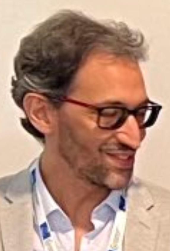 Alguien sabe si el director Sr. Ángel Domínguez sigue acudiendo a su puesto de trabajo? Eugenio Arribas como Subdirector de RRHH debería cesarlo y Máximo Martínez como Subdirector de Inspección Penitenciaria debería incoar expediente. #sosprisiones
x.com/AcaipSindicato…