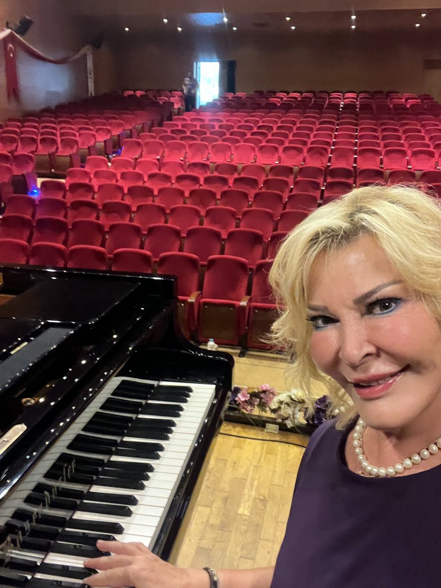 Konsere 1,5 saat kaldı..
Yerleriniz hazır..