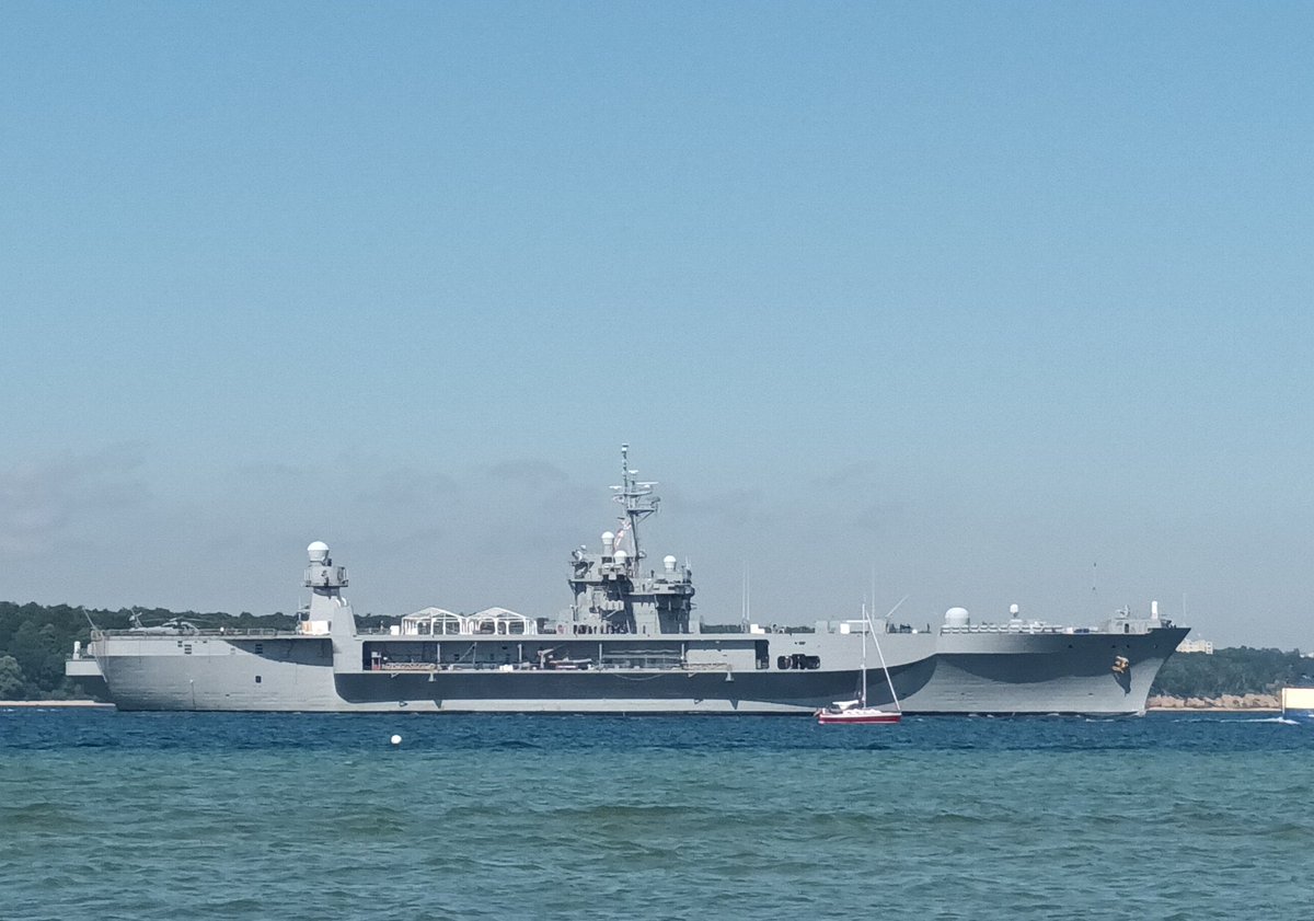 WarshipCam's tweet photo. USS Mount Whitney (LCC 20) Blue Ridge-class amphibious command ship leaving Kiel, Germany - June 25, 2024 #ussmountwhitney #lcc20
SRC: TW-@gunnersmatephil https://t.co/t8swS2qtoA