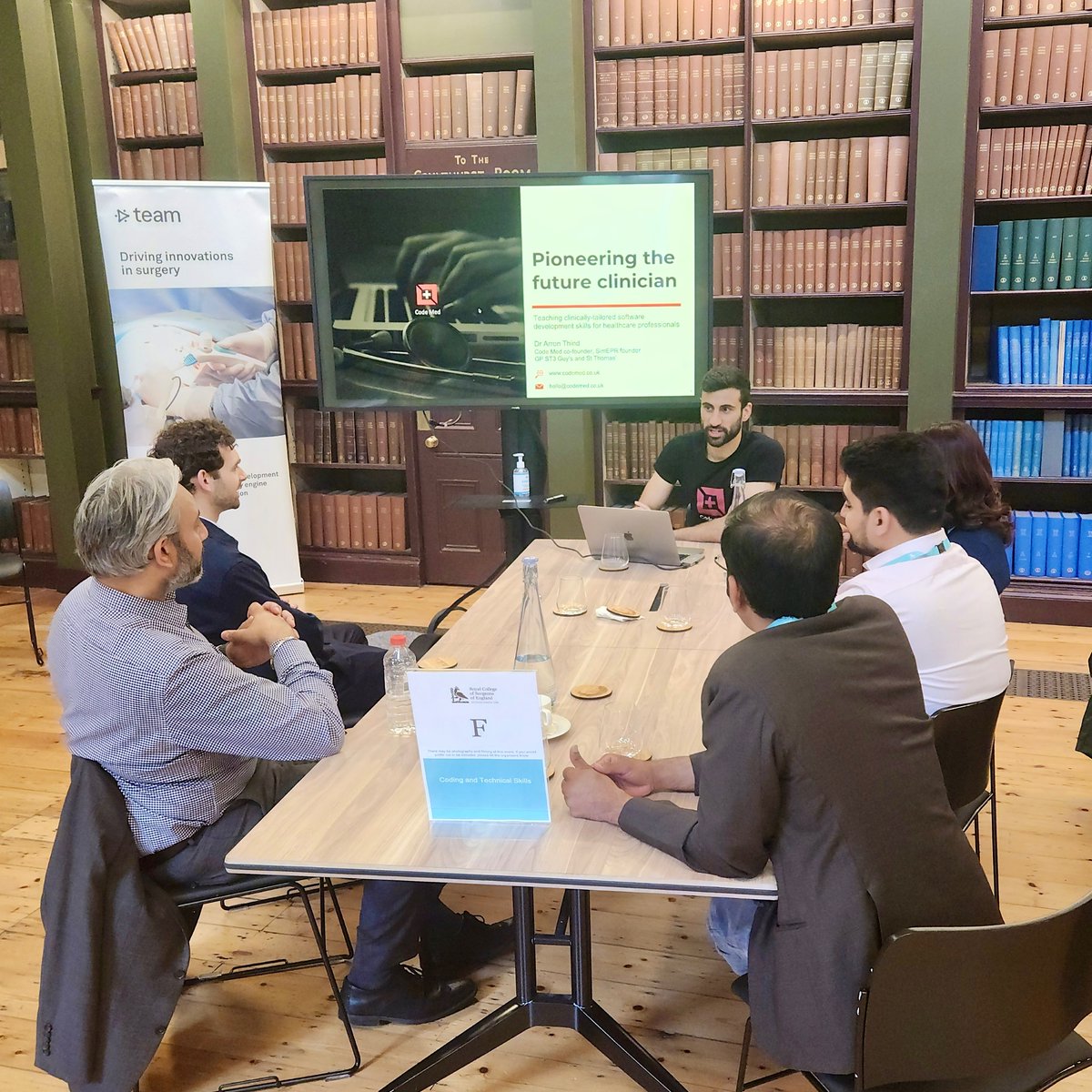 It was a pleasure to deliver a coding workshop at the <a href="/RCSnews/">The Royal College of Surgeons of England</a> Innovation Workshop yesterday!

Any excuse to wear the <a href="/Code_Med_/">Code Med</a> t-shirt 😂 

Missed out? check out our next coding cohort in July: codemed.co.uk/course/

Thnx <a href="/Ryan_L_K/">Ryan Kerstein 💙</a> for the invite &amp; great pic!

#medtwitter