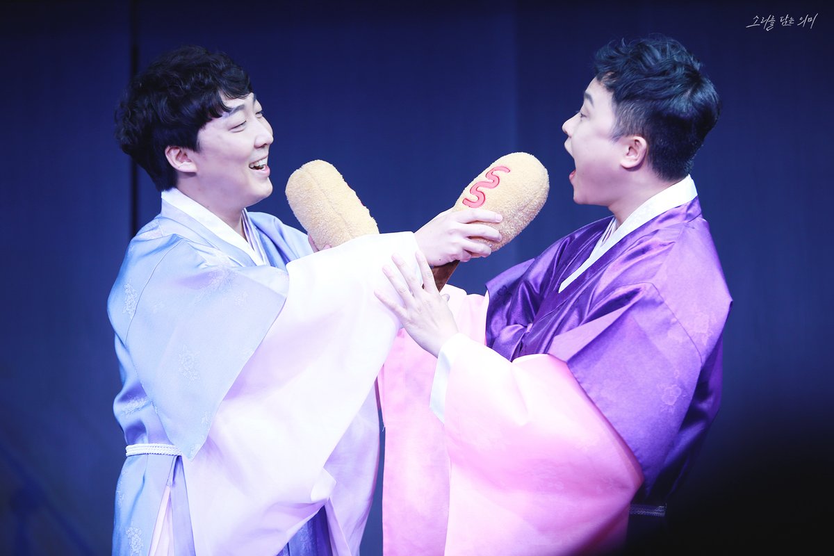 so_da_mi's tweet photo. 231111 <백듣밤 chap2. tale> 낮부 : 핫도그 커플...🙄 

#백듣밤 #백승철 #김보나 #강호철 #최결 #한국성우 https://t.co/DeEXW61PYQ
