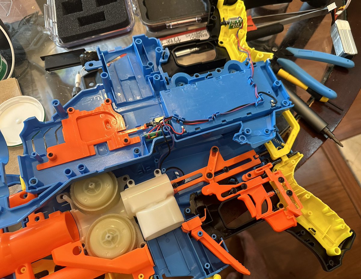 UnicityPoint's tweet image. Getting back to doing electronics and maker-type projects finally 😂 first on the bench is this LiPo battery modded Nerf Rival Challenger with a tasteful extended battery door fresh off the new 3d printer I bought on Friday