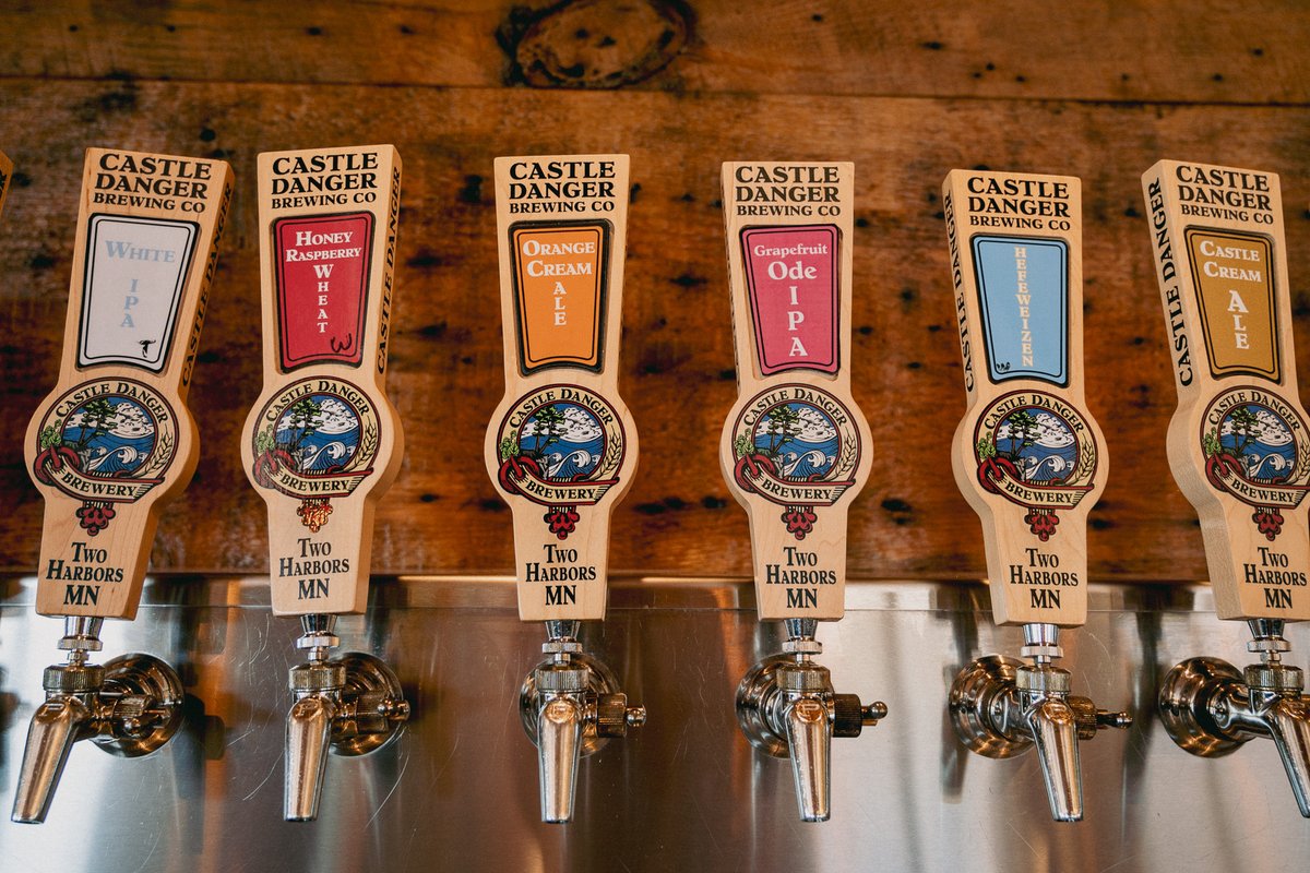 Summer vibes at the taproom. 🏖️🍻🍹
Cooler by the Lake beers (Honey Raspberry Wheat, Orange Cream Ale, Grapefruit Ode IPA, and Hefe) are all on tap while they last!

#castledangerbrewery #coolerbythelake #honeyraspberrywheat #orangecreamale #grapefruitodeipa #hefe #hefeweizen