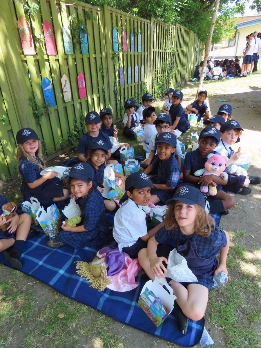 chigwellschool's tweet photo. Our Pre Prep pupils enjoying the sunshine with a teddy bears' picnic π§Ίπ§Έ
#ChigwellPrePrep #TeddyBearsPicnic #Picnic #PrePrep https://t.co/RGXQhQqyPI