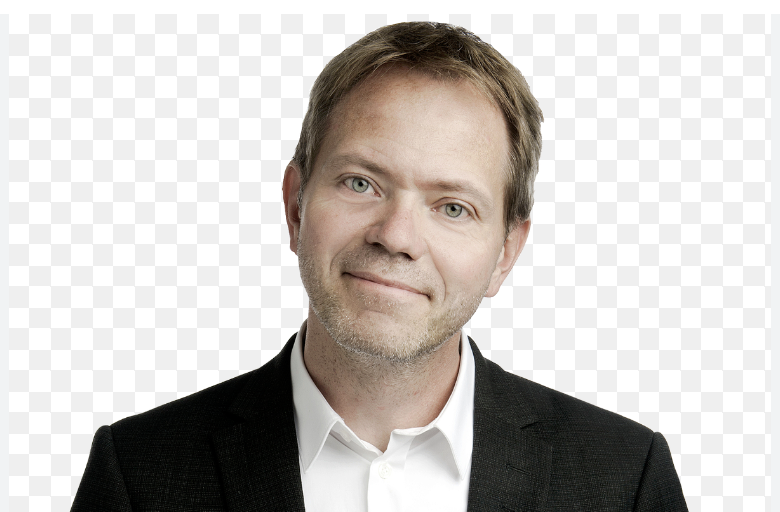 JonasGummesson's tweet image. "Att kritiskt granska det statsbärande partiet brukade utgöra en del av journalistens existensberättigande", skriver @malinekman. Själv fick hon skit. När jag granskade S-regeringens försvarspolitik blev jag tillsagd av SvD:s chefred Karén/tv att "sluta förfölja Hultqvist".#svpol