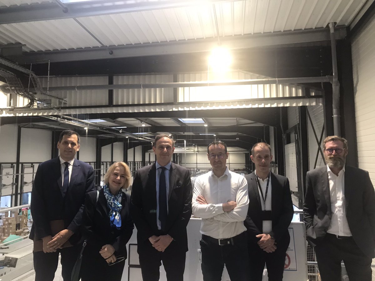 oliviersichel's tweet photo. Visite aux aurores @dijon de la plateforme chronofresh de @Chronopost . Un équipement neuf hyper performant et moderne de @GroupeLaPoste au service de la logistique express pour les médicaments comme pour l’alimentaire. https://t.co/Qk3nXQmpqI