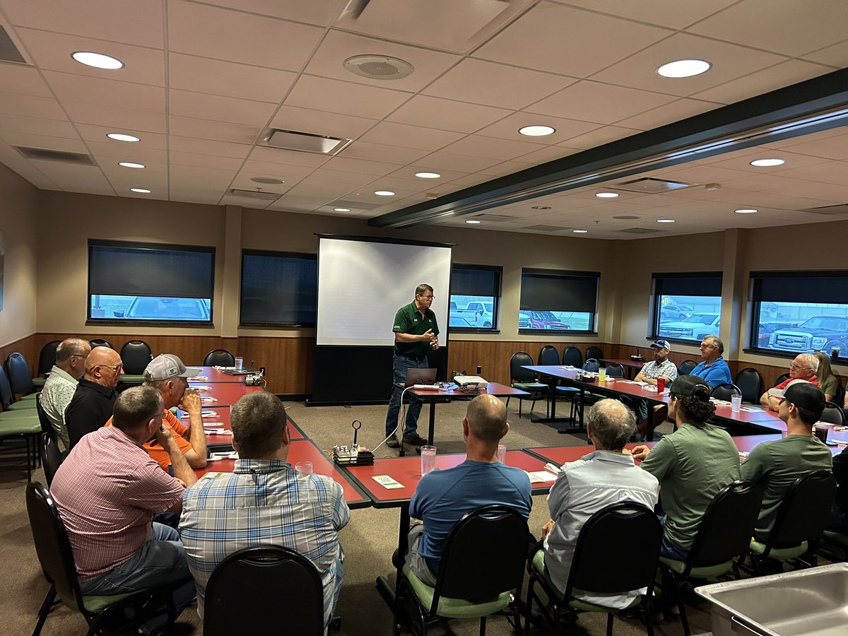Having a great Summer agronomy meeting! 

#number1forareason #soybeans #plantpioneer #corn