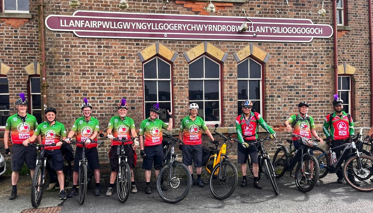 ElectricCranks's tweet image. 30 miles into today's leg the Crank's reached

'Llanfairpwllgwyngyllgogerychwyrndrobwllllantysiliogogogoch" station.
Looking good, so far gentlemen, just another 8 miles to Bangor Pier to go!
Go Cranks !