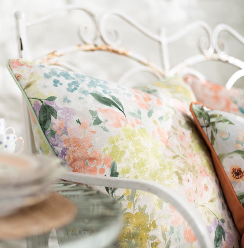 Have you heard of Cottagecore? It’s been #Trending in interior design for a while now. 

Fabrics featuring floral motifs or botanical patterns enhance the cottagecore theme by bringing the beauty of nature indoors. 

#blinds #NatureInspired #CottageStyle #SoftTones