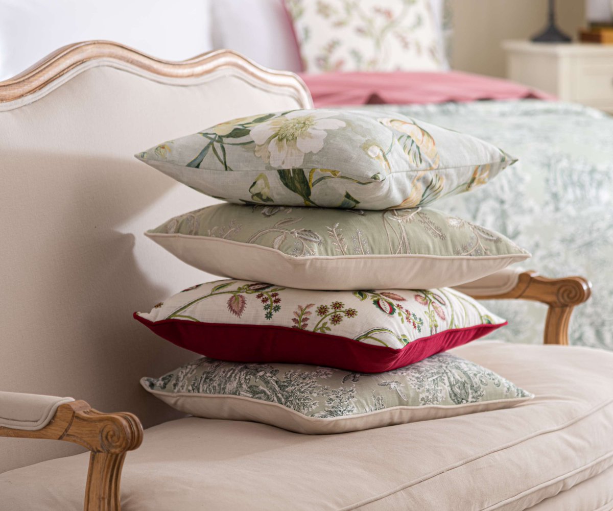 apolloblindsHQ's tweet photo. Have you heard of Cottagecore? It’s been #Trending in interior design for a while now. 

Fabrics featuring floral motifs or botanical patterns enhance the cottagecore theme by bringing the beauty of nature indoors. 

#blinds #NatureInspired #CottageStyle #SoftTones https://t.co/CS1cmK9c3P