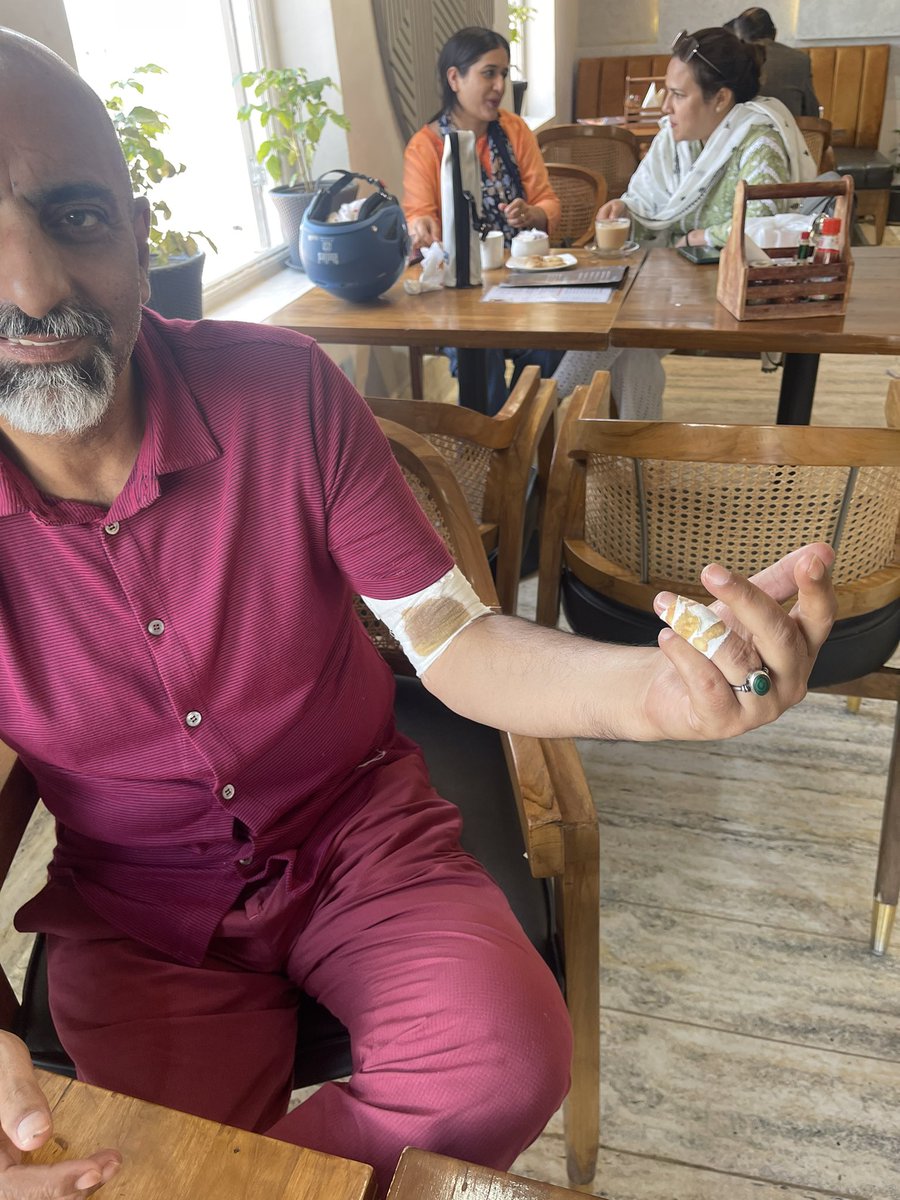 Samkaul's tweet photo. An impartial inquiry will need to look the entire CCTV footage ( not just this one way edited one ). It should also look at who assaulted whom . Will be happy to share graphic details of  this possibly premeditated incident from my cell phone. https://t.co/M4mGMT6S0G