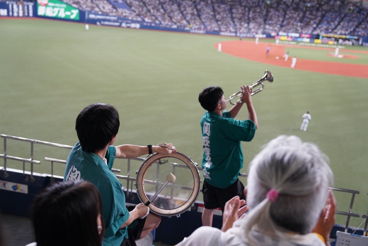 shimipps's tweet photo. 貴重な滅多に見られへん、バントでランニングホームラン。
月末平日でみんな忙しいけど、現地に来たらええもん見れたよね。
平日でもレフトビジターが完売になるくらい、関西でホークスファンが増えますようにと願う1日でした。
まず初日、お疲れ様でした！
#sbhawks https://t.co/Pg0V7Yr4z2