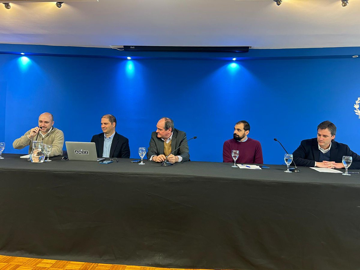 conicyt's tweet photo. La Presidenta del Consejo @MAramendia participó esta mañana en el evento organizado por @dicytmec sobre la reciente adhesión de Uruguay al PCT. https://t.co/5ZUGroLFXd