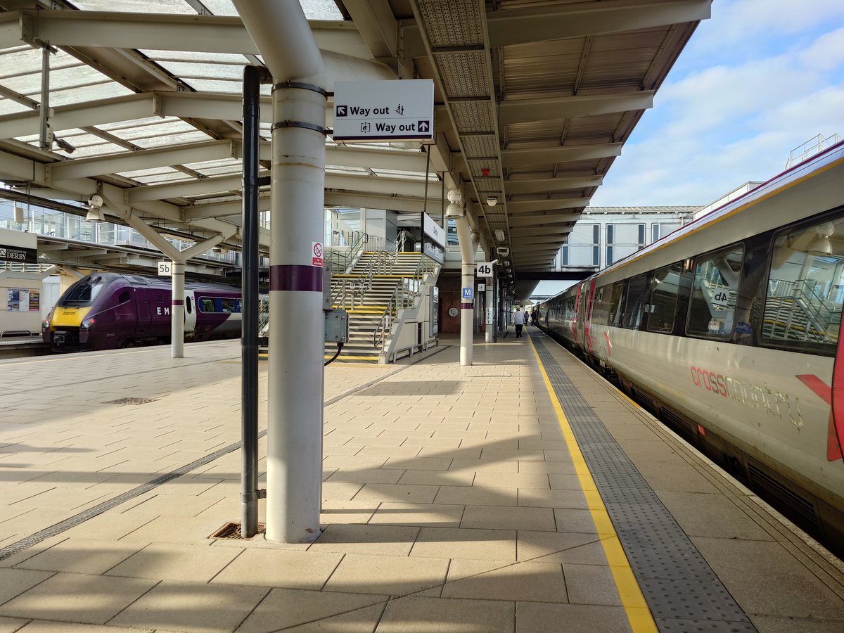 Yesterday nice trip Nottingham to Birmingham, sat at Derby waiting for my departure 07:13. Love seeing <a href="/EastMidRailway/">East Midlands Railway (EMR)</a> stylish station and lovely staff. Wonder if Will Coastway was on that 0705 to London St Pancras 👋🏻  🚂