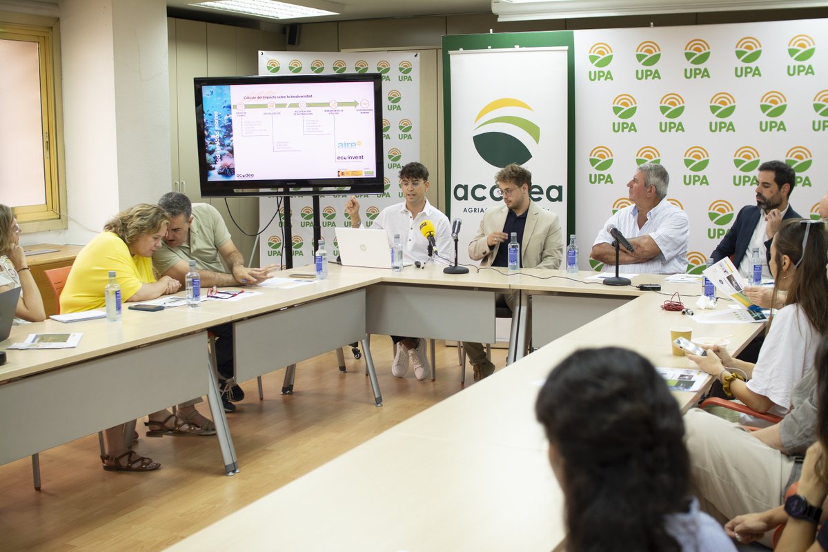 “La agricultura no puede vivir de espaldas a la ciencia”
Acodea presenta los resultados de cuatro actividades de investigación medioambiental. Su objetivo: mejorar el conocimiento científico en temas que afectan a la sostenibilidad
acodea.es/acodea-la-agri…