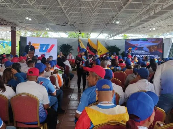 cbolivariana's tweet photo. #25Jun
 Desde la ciudad de San Cristóbal, (Táchira), instalado el VI Congreso de la FTUV.

En el acto inaugural presentes: Carlos López, Coord Gen de la CBST; Josué Rodríguez, Coordinador Obrero;  Carmen Hernández, Coordinadora Docente y autoridades del @MinTrabajoVE -Táchira. https://t.co/BdsYZdC40c