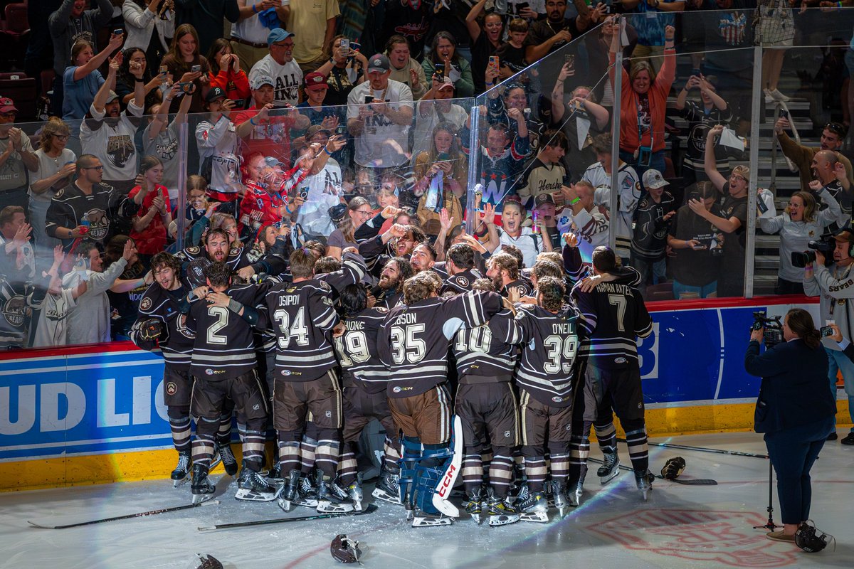 TheHersheyBears's tweet photo. Forever frozen in time. #RoarRepeated https://t.co/HIXSm4Kj9R