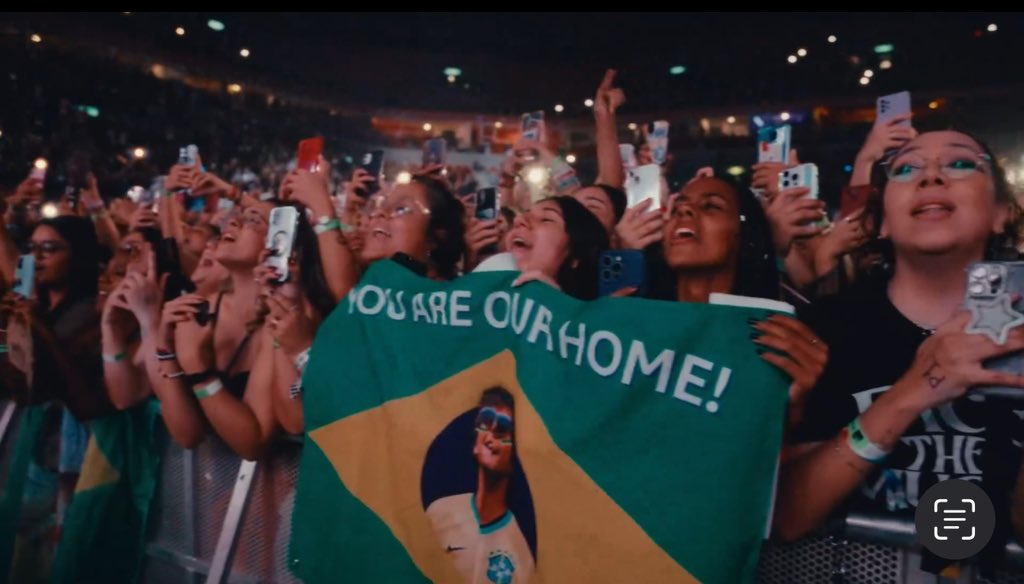 “You are our home!” – Bandeira do BRASIL. 🇧🇷🥹