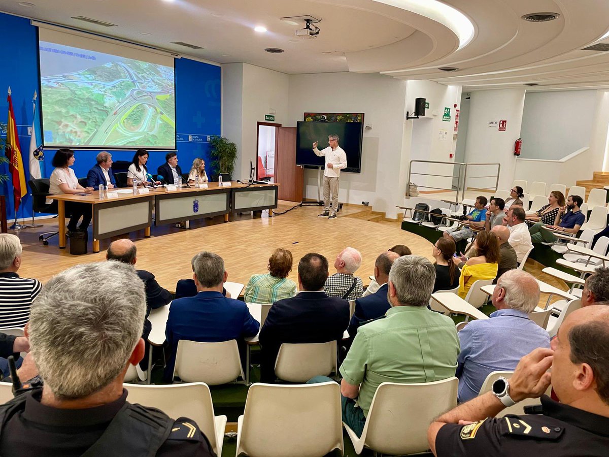 DeputacionOU's tweet image. O deputado provincial de Innovación, JorgePumar, asistiu esta tarde na Delegación Territorial da Xunta en Ourense, ao acto informativo sobre a Rolda Este, organizado pola Consellería de Vivenda e Planificación de Infraestruturas.