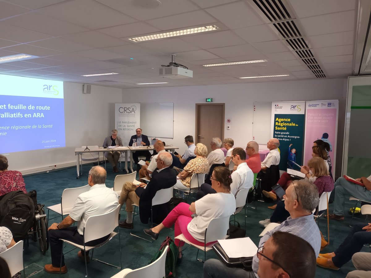 crsa_ara's tweet photo. La dernière assemblée plénière de la saison de la @crsa_ara a abordé ce mardi 25 juin les thèmes suivants :
➡️ la feuille de route régionale des soins palliatifs 
➡️ l'appel à manifestation d'intérêt pour le développement de @monespacesante. https://t.co/QXvIRWRyMr