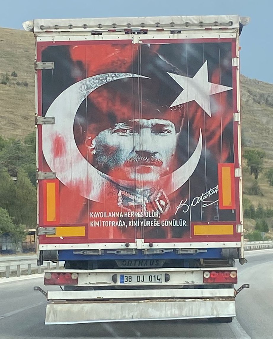 pizzarro_09's tweet photo. Atamın en sevdiğim sözü; 
Kaygılanma herkes ölür, kimi toprağa kimi yüreğe gömülür
                        -Mustafa Kemal Atatürk https://t.co/NYnx2S4qJj