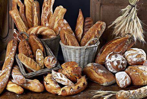 Machacar un ajo, añadirlo a una cucharada generosa de aceite de oliva virgen extra y untarlo en un buen pan (larga fermentación, masa madre y cero aditivos), esto es medicina ancestral, fortalece su sistema inmune y le aporta innumerables beneficios.