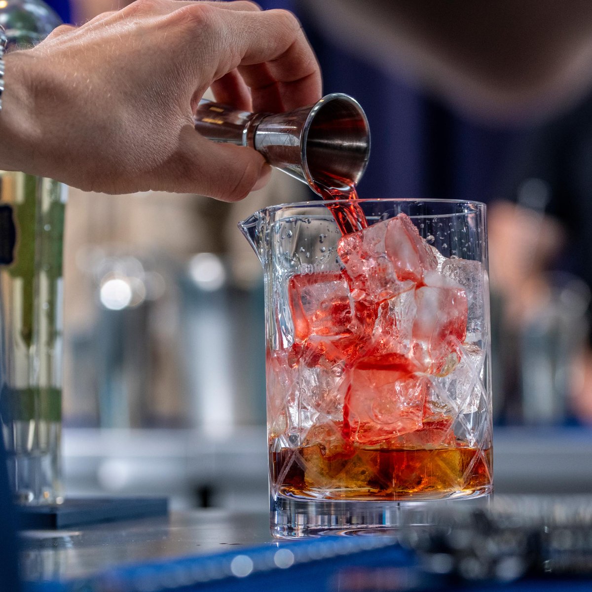 homeofbombay's tweet image. Unleash your inner mixologist on our Gin Cocktail Masterclass. 

Book your tickets by visiting our website 👉 bit.ly/3XDPZgA

#Gin #CocktailMasterclass #BombaySapphire #HomeOfBombay #Cocktails #GinCocktails #BombaySapphireDistillery #Distillery