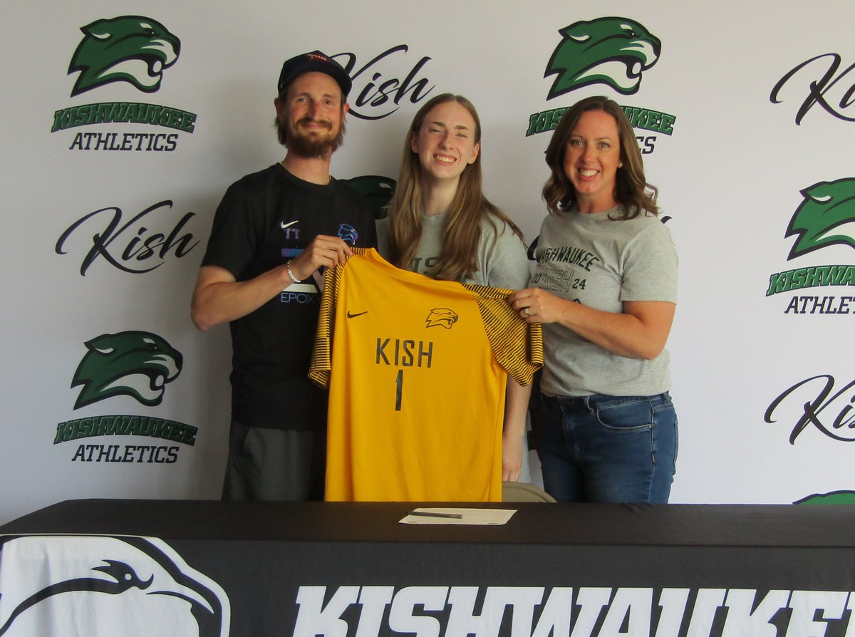 kougarathletics's tweet photo. Signing night 📸- up next is womens soccer...great to visit with her family and our newest Kougars student-athlete - Tayla Brannstrom, Sycamore HS ⚽️ https://t.co/b1zbHzxPLi