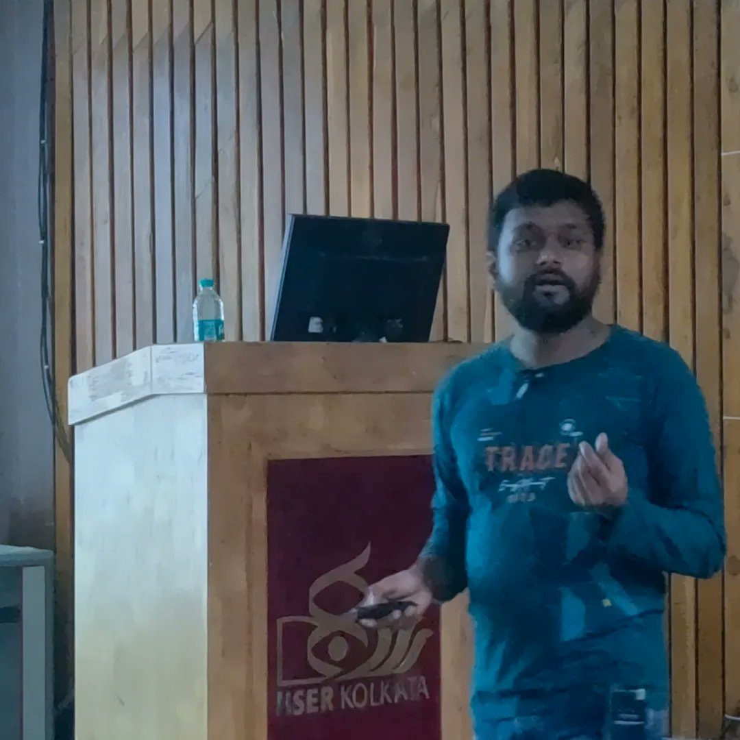 SpinLab_IISERK's tweet image. Today, Mr. Arpan Chatterjee presented his pre-submission seminar on &quot;Strongly driven dissipative systems in quantum optics&quot; for his PhD thesis. 

He gets one step closer to achieving the esteemed title of Dr. Chatterjee!